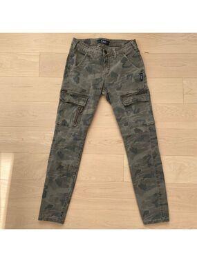 Silver Jeans Co. Camouflage Cargo Pants Size 26 lightly stretch skinny mid